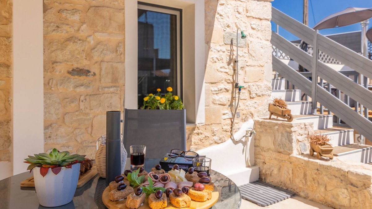 Thrapsano Villa | Thrapsano House for family vacations and or Digital Nomads. Near Iraklion Crete.