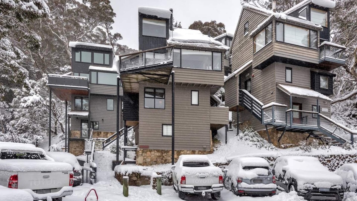 Thredbo Ski Chalet | Thredbo Village Family CHALET - AMAZING VIEWS - just 3 mins from centre