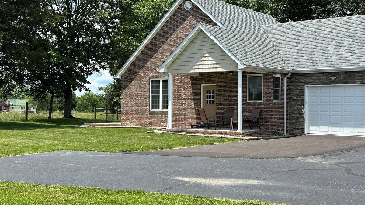 Cane Valley House | Three-A Hideaway less than 5 miles from Holmes Bend Marina.