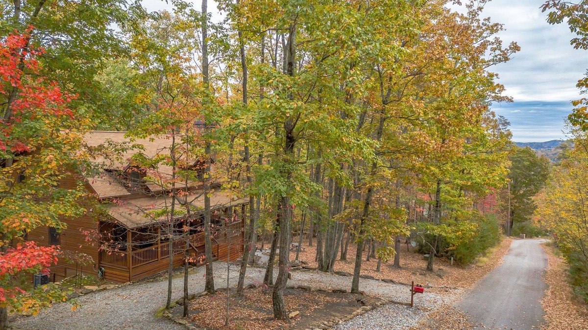 Sautee Nacoochee Cabin | Three Bears Cabin, Private Mountain Getaway, Seasonal Mountain View, Hot Tub