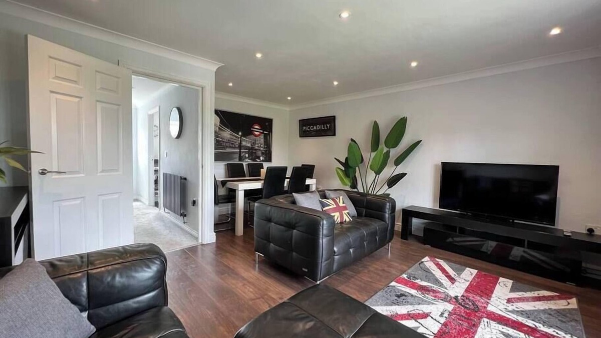 Telford House | Three Bed Townhouse with Parking