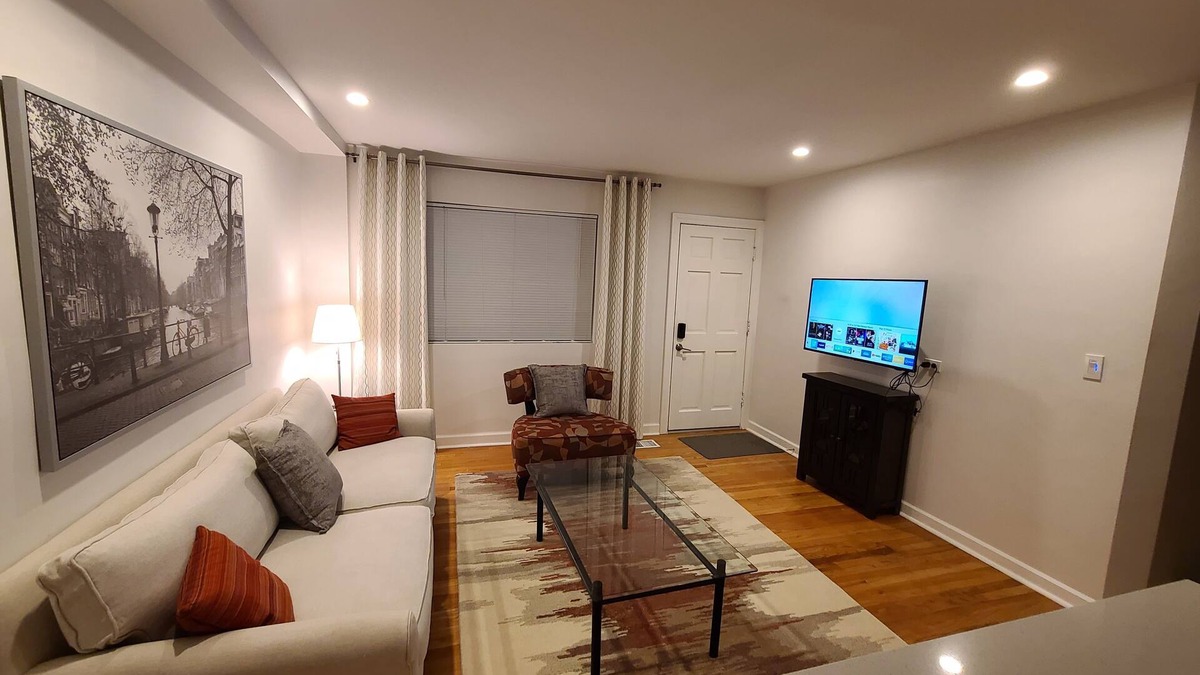 Mount Prospect Apartment | Three bedroom apartment in very convenient location!