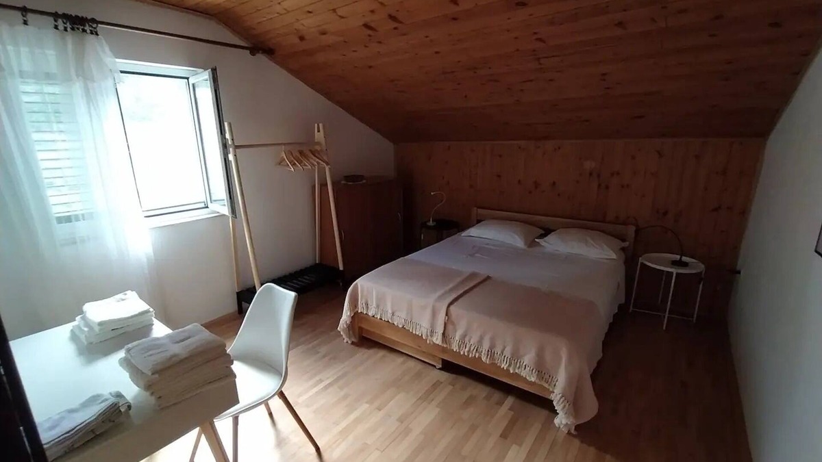 Zastrazisce Apartment | Three bedroom apartment with terrace and sea view Cove Vela Stiniva, Hvar (A-19951-a)