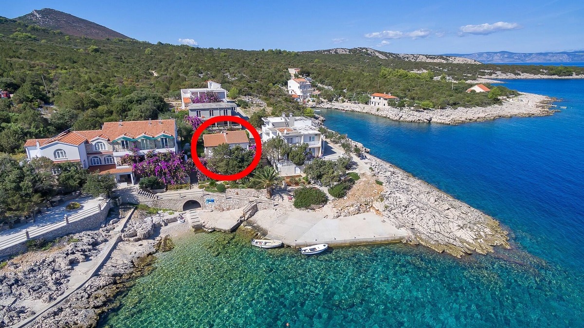 Pokrivenik Apartment | Three bedroom apartment near beach Cove Pokrivenik, Hvar (A-5223-b)