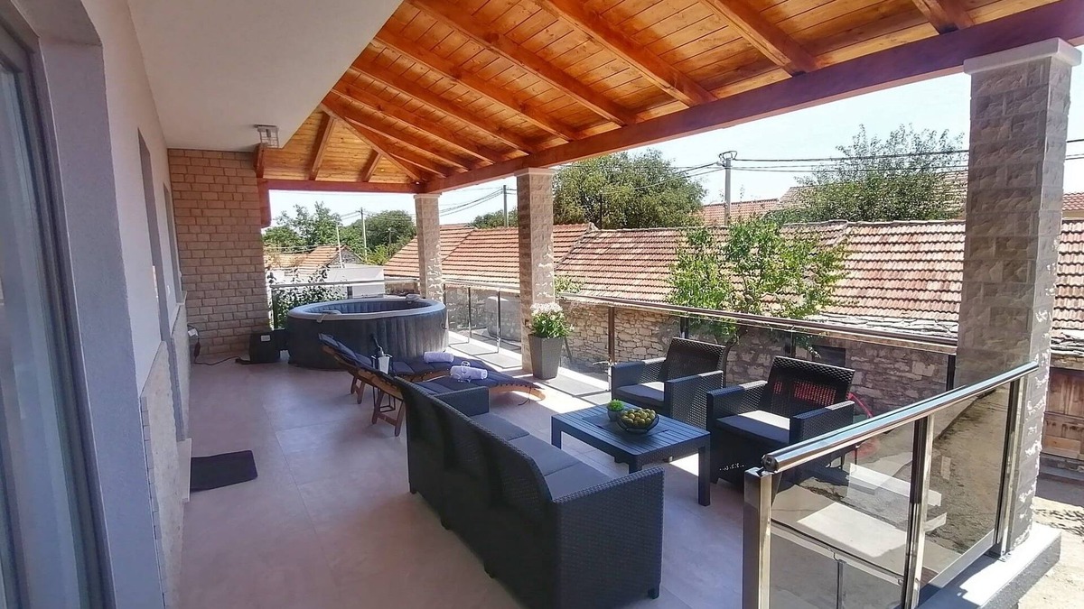 Drinovci Apartment | Three bedroom apartment with terrace Bačići, Krka (A-24721-a)