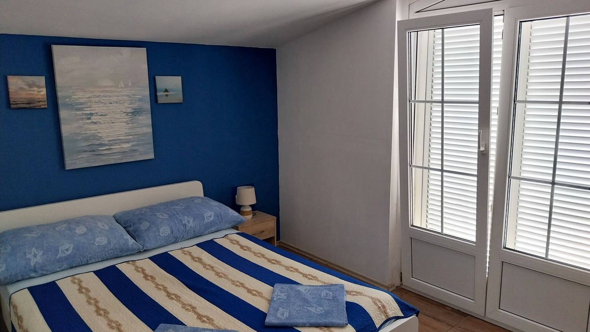 Povljana Apartment | Three bedroom apartment with terrace and sea view Povljana, Pag (A-17222-a)