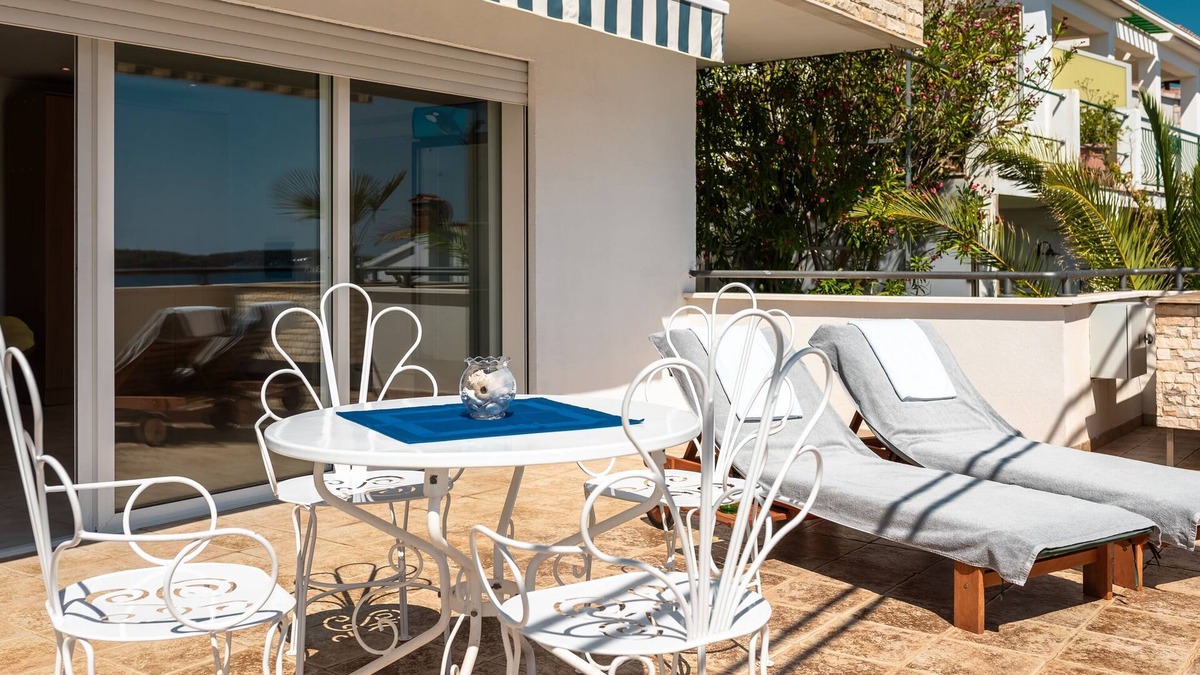 Potirna Apartment | Three bedroom apartment near beach Cove Nova, Korčula (A-11353-a)