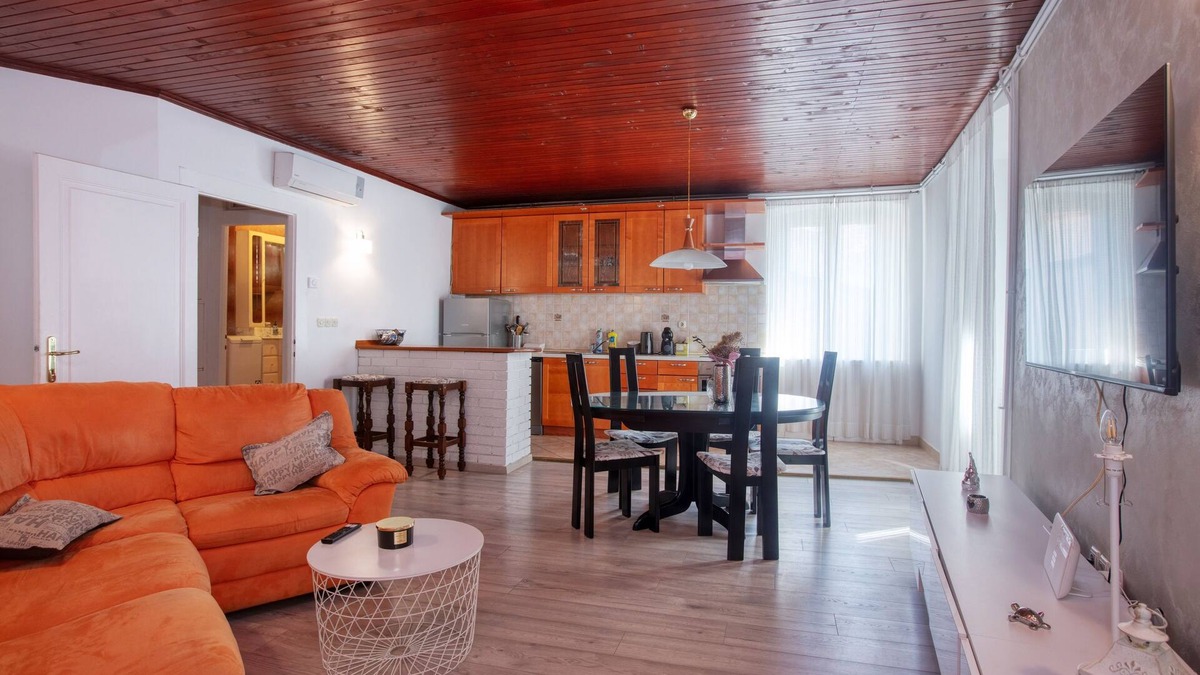 Grad Apartment | Three bedroom apartment with terrace Šibenik (A-21816-b)