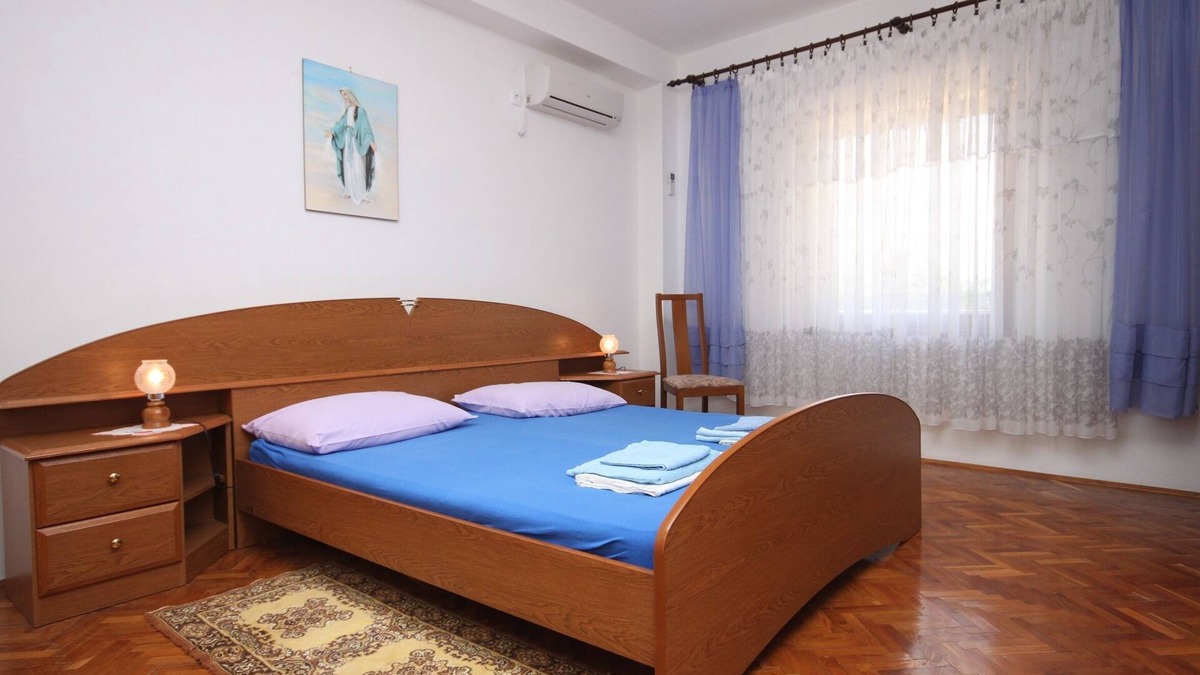 Maslenica Apartment | Three bedroom apartment with terrace and sea view Maslenica, Novigrad (A-6568-a)
