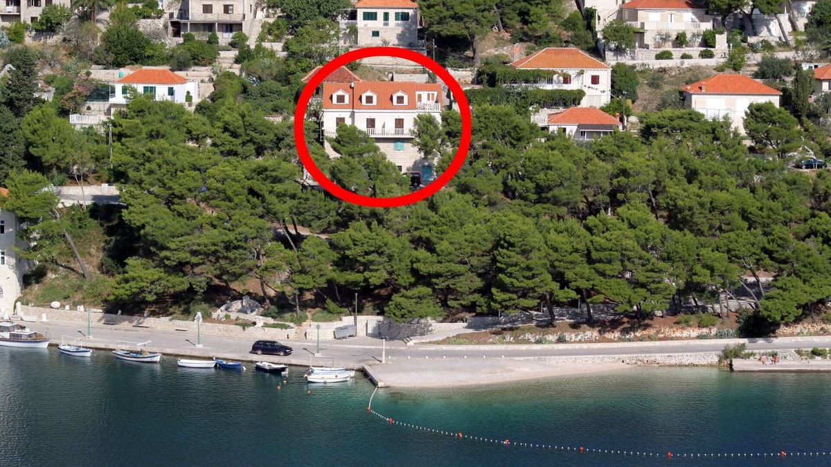 Pucisca Apartment | Three bedroom apartment with terrace and sea view Pučišća, Brač (A-5637-a)