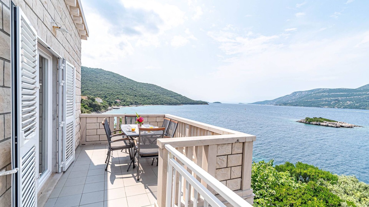 Cove Tri Zala (Zrnovo) Apartment | Three bedroom apartment near beach Tri Žala, Korčula (A-9237-d)