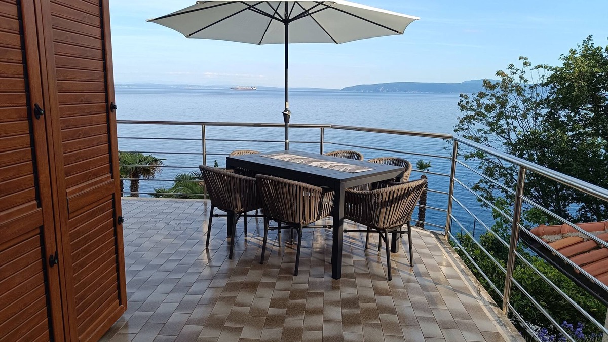 Medveja Apartment | Three bedroom apartment near beach Medveja, Opatija (A-7722-a)