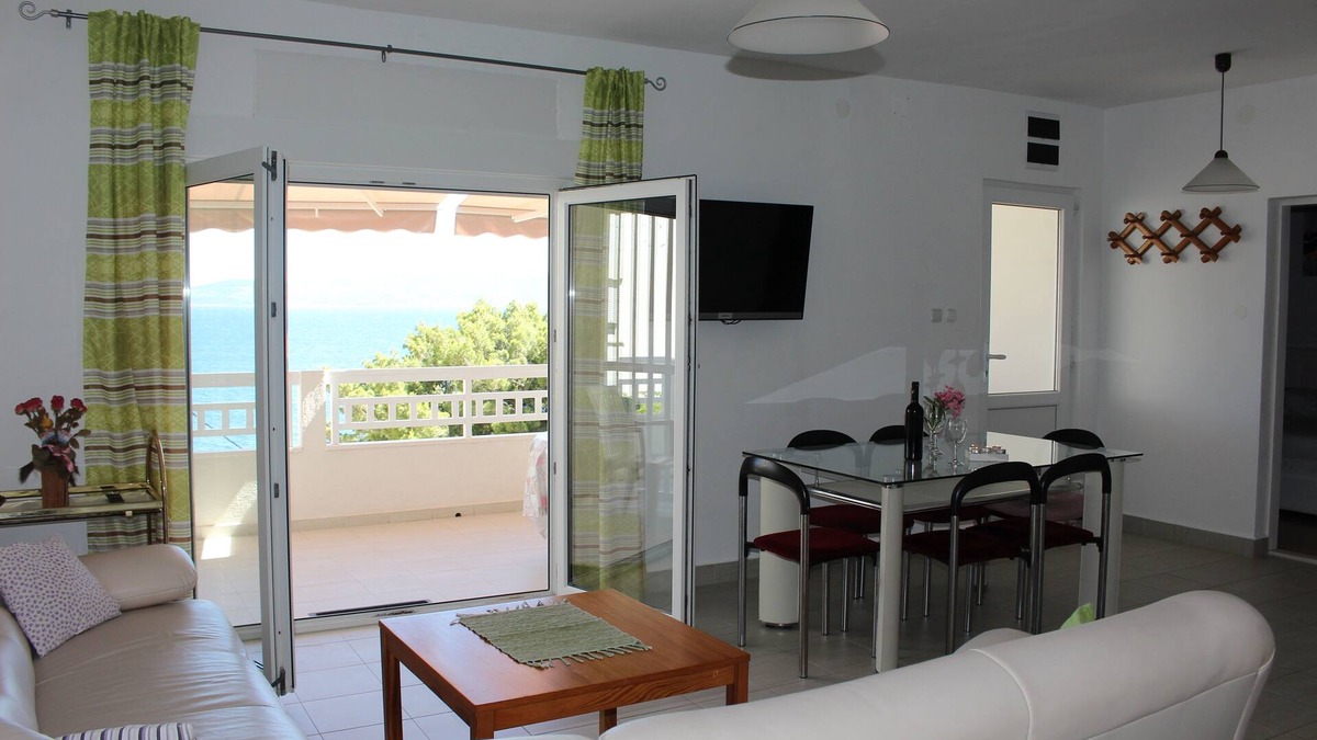 Mimice Apartment | Three bedroom apartment near beach Mimice, Omiš (A-2774-b)