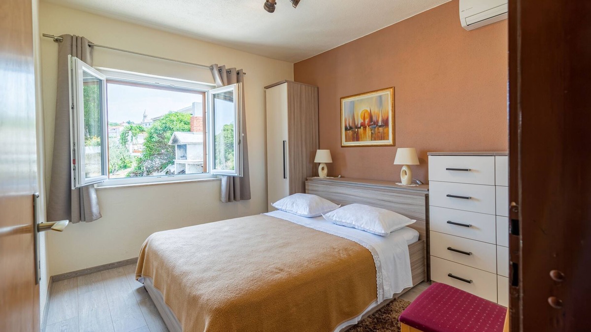 Povlja Apartment | Three bedroom apartment with terrace and sea view Povlja, Brač (A-16792-a)