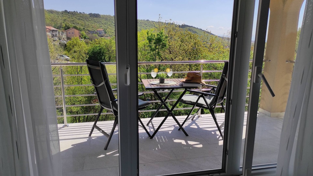 Sarsoni Apartment | Three bedroom apartment with terrace Rijeka (A-18146-b)