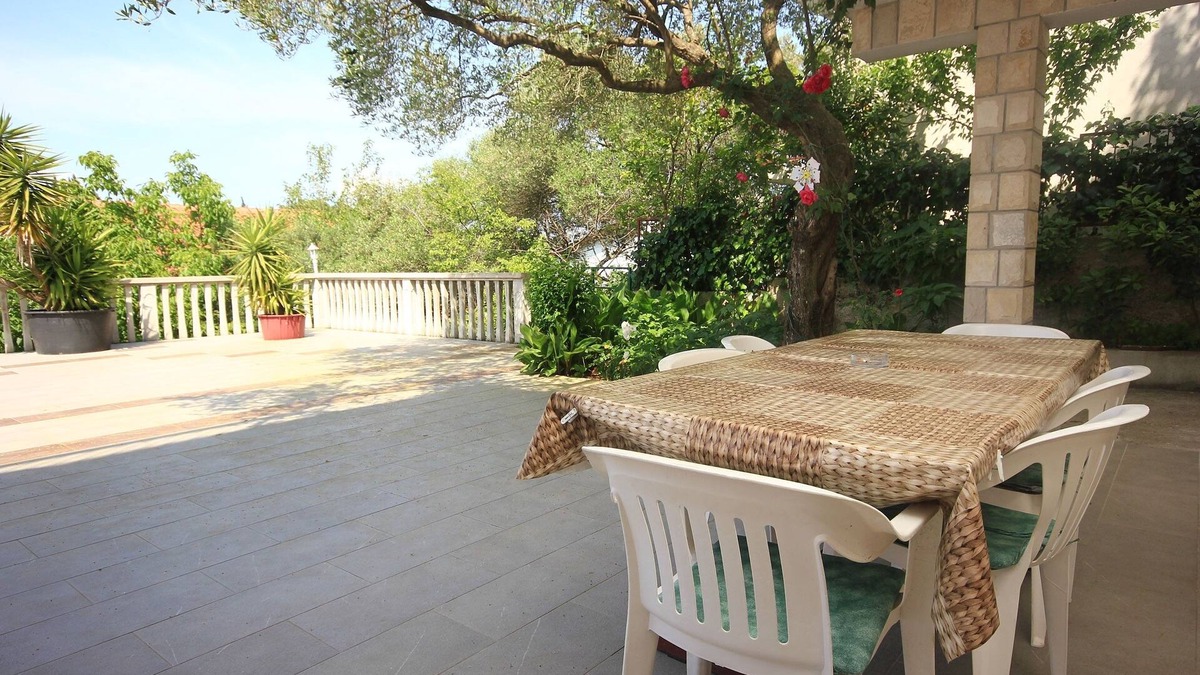 Trpanj Apartment | Three bedroom apartment with terrace Trpanj, Pelješac (A-10083-a)
