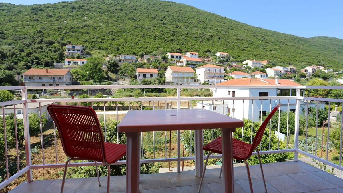 Trpanj Apartment | Three bedroom apartment with balcony Trpanj, Pelješac (A-10148-a)