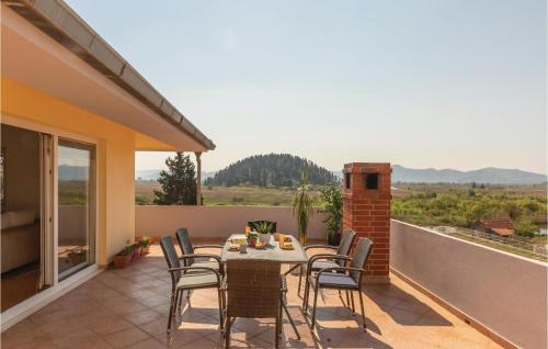 Ploce Apartment | Three-Bedroom Apartment In Rogotin