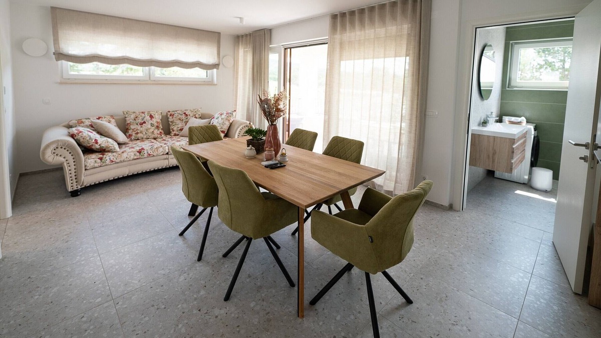 Sezana Apartment | Three Bedroom Apartment with Balcony in Karst