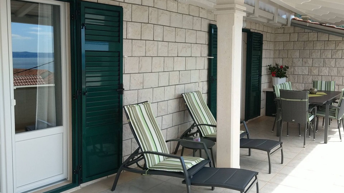 Bol Apartment | Three bedroom apartment with terrace and sea view Bol, Brač (A-13121-b)