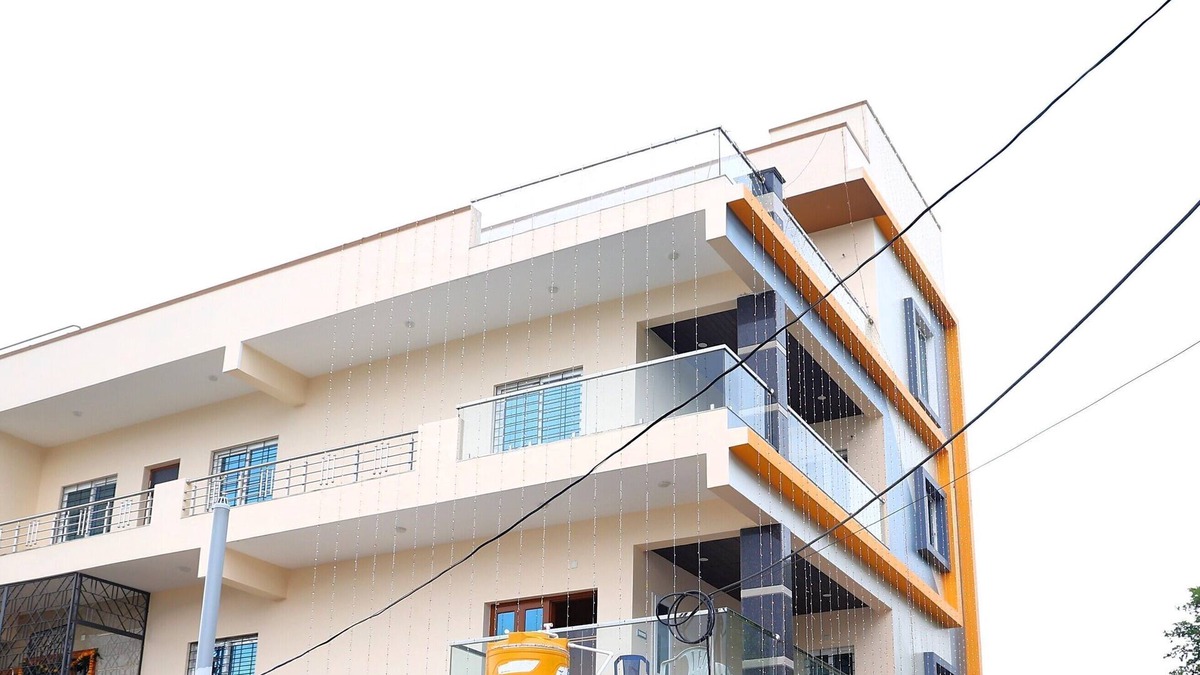 Tiruchanur Villa | Three bedroom Brand NEW Luxurious Villa located behind Taj Hotel.
