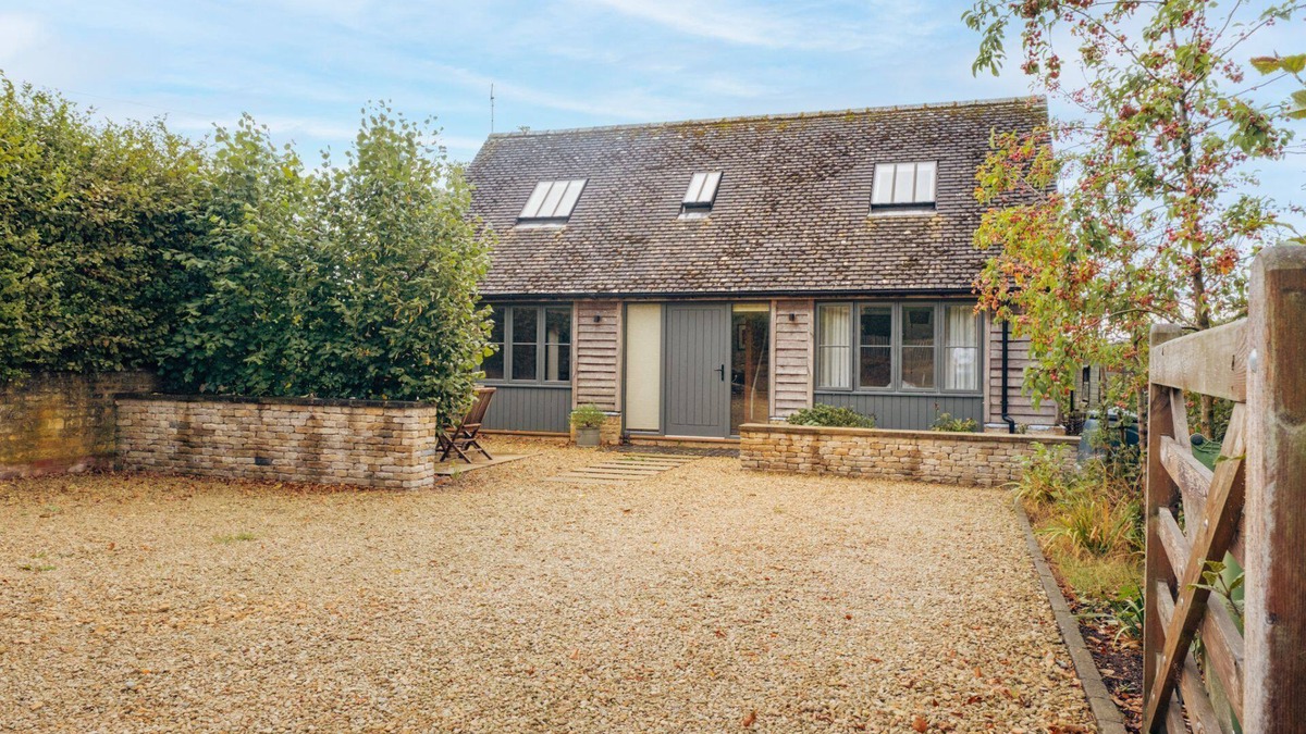 Todenham Cottage | Three bedroom Cotswold holiday cottage - Steeple View