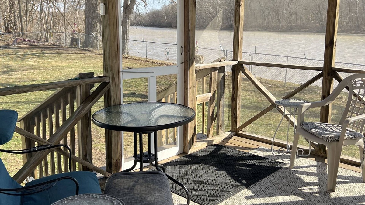 Logansport House | Three bedroom cottage on the Wabash river.