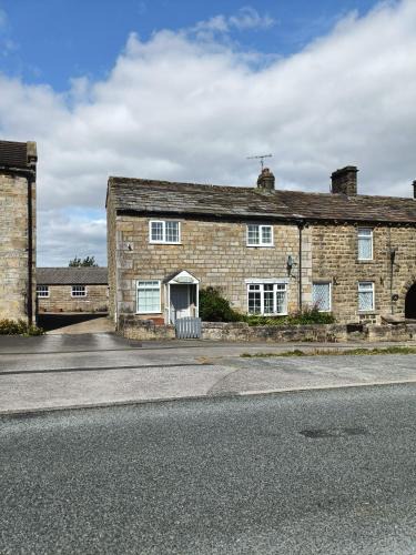 Darley House | Three Bedroom Countryside Cottage