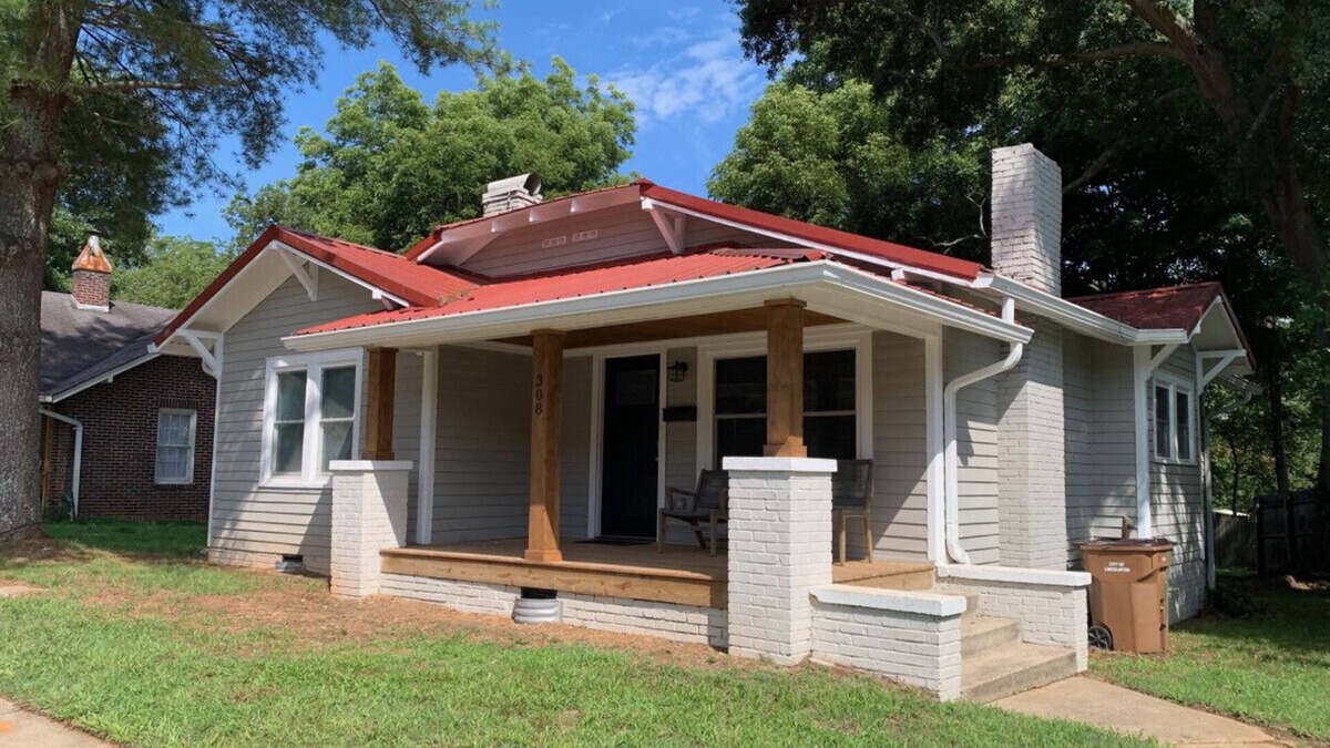Lincolnton House | Three Bedroom Downtown Cottage