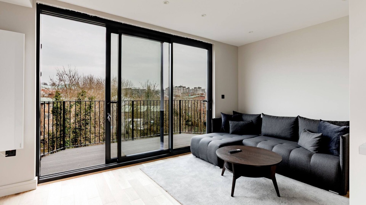 Swiss Cottage Apartment | Three Bedroom Finchley Road Central London F1