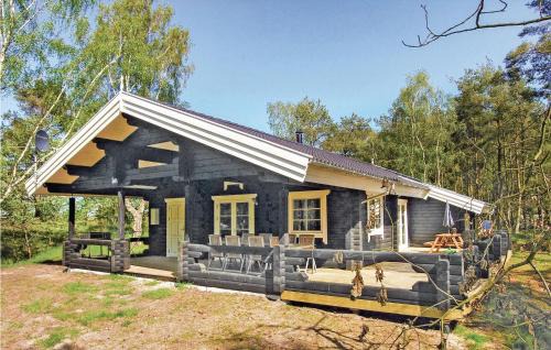 Boderne House | Three-Bedroom Holiday Home In Aakirkeby