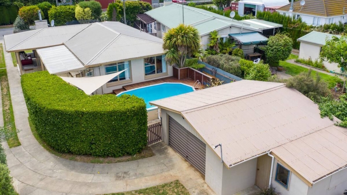 Blenheim House | Three Bedroom Home with a Pool & Fireplace