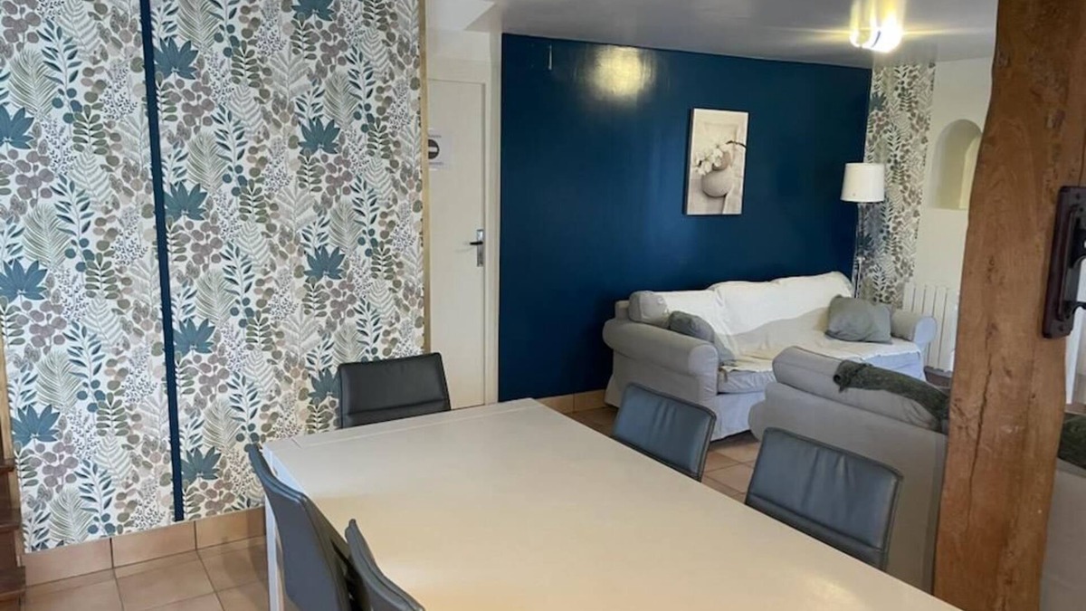 Ternant Apartment | Three Bedroom House 8 beds