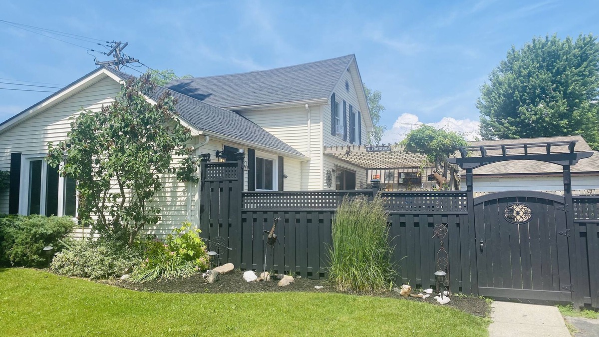 Port Dover House | Three bedroom house walking distance to beach and downtown Port Dover