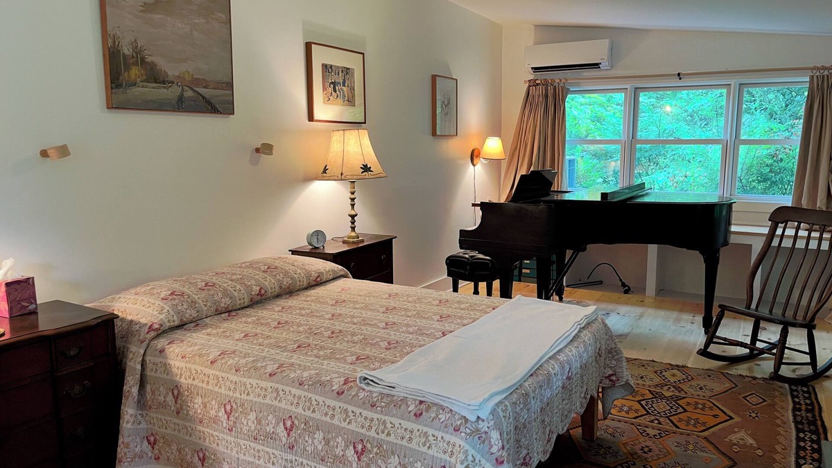 Red Hook Cottage | Three bedroom house near Bard College with wood burning stove & baby grand piano