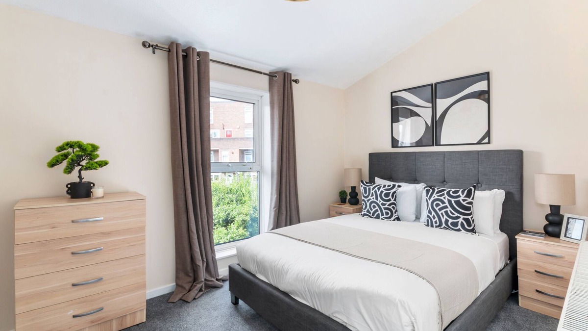 Glyndon House | Three-Bedroom House w/garden