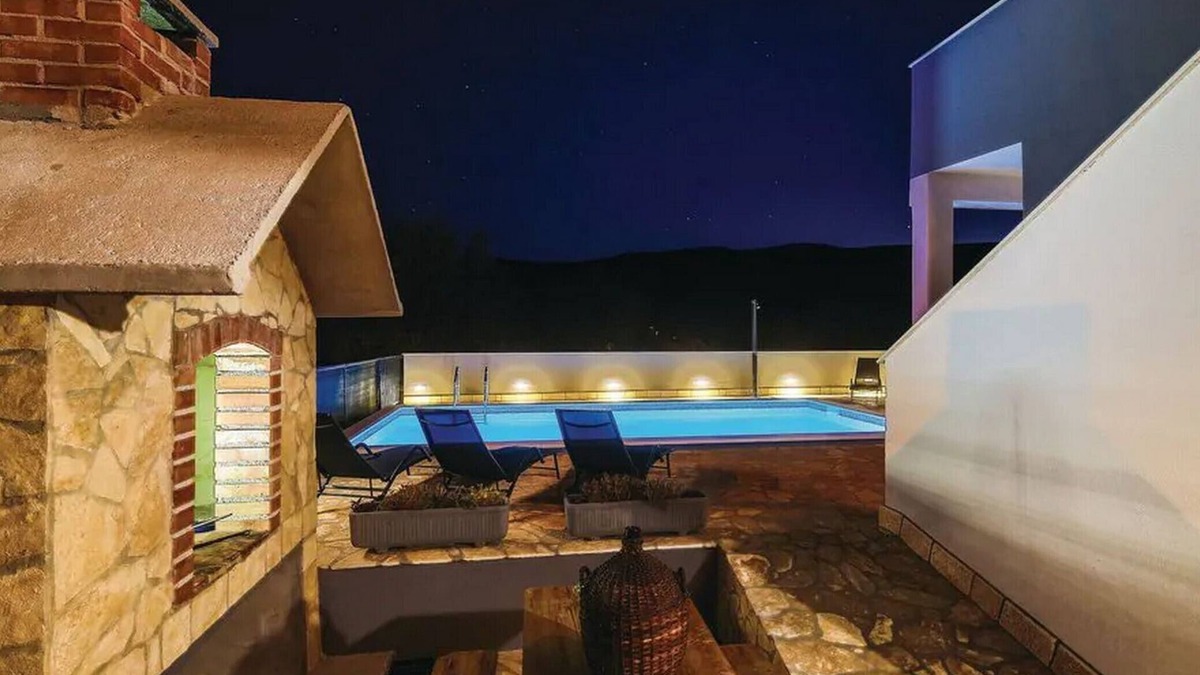 Primorski Dolac House | Three Bedroom Holiday Home