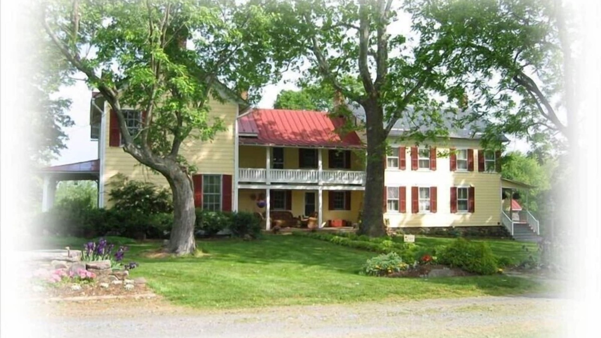 Lovettsville House | Three Bedroom Short Term Rental House on Historic Linden Hall Farm