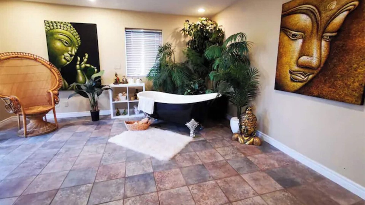 Bridgeview Apartment | Three Bedroom Three Bath Penthouse with Sauna & Exercise/Office Space