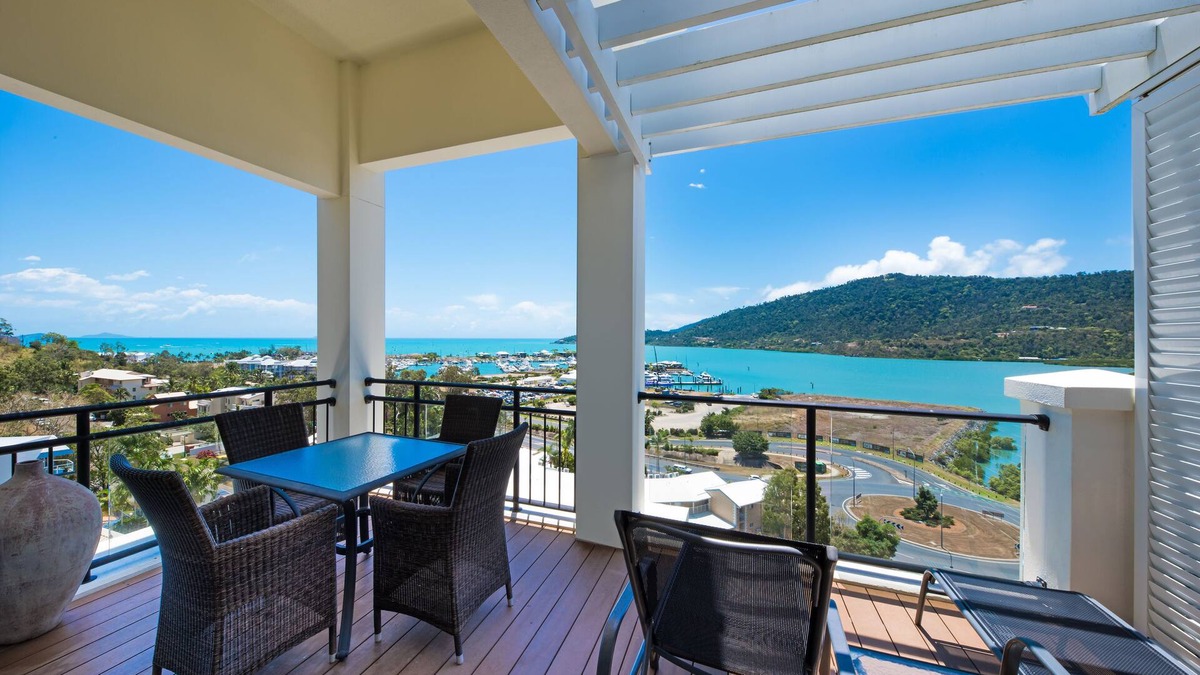 Airlie Beach Apartment | Three Bedroom Two Bathroom Two Level Top Floor Luxe Spa Penthouse