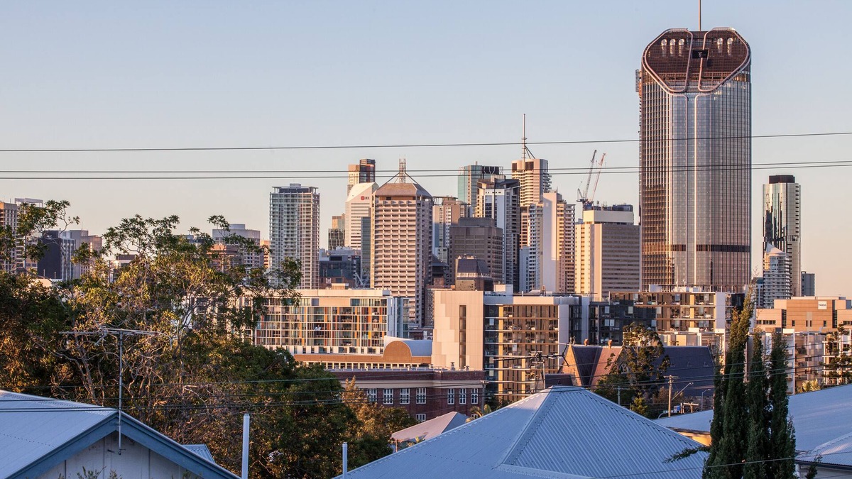 Highgate Hill Apartment | Three Bedroom Unit with Free Wifi and City Views, Parking, Close to Southbank