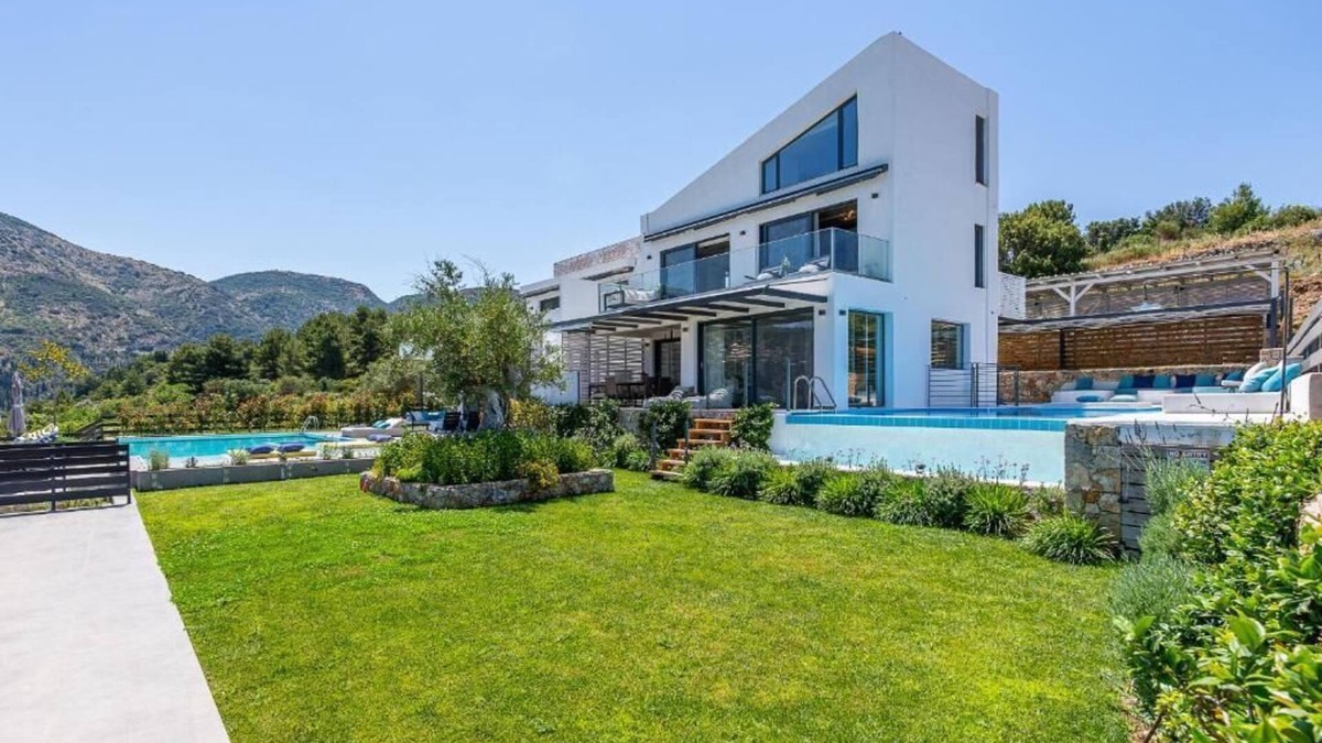 Kalamitsi Villa | Three-Bedroom Villan