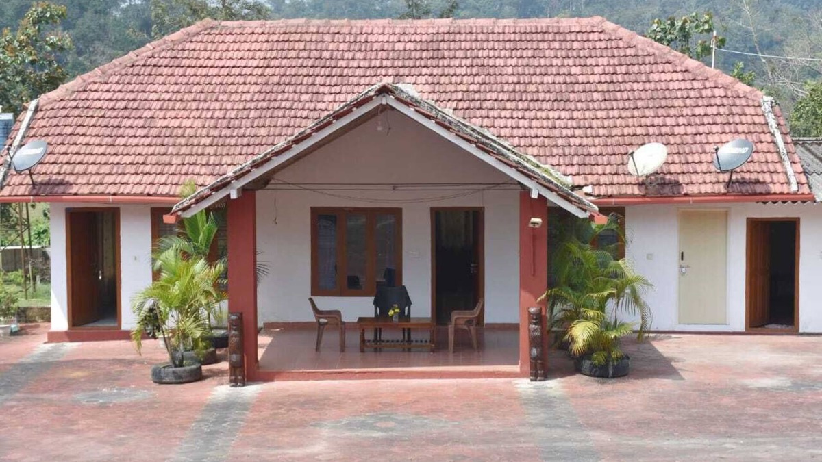 Stuart Hill House | Three bedroom vintage House