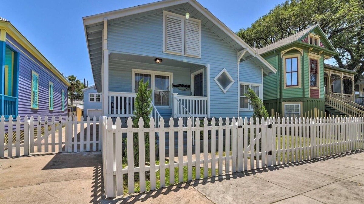 Galveston House | Three Bungalows to Spread out for Large Group or Family