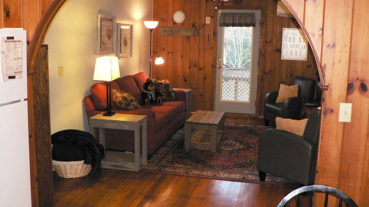 Flat Rock Cottage | Three Cub Cottage in historic Flat Rock
