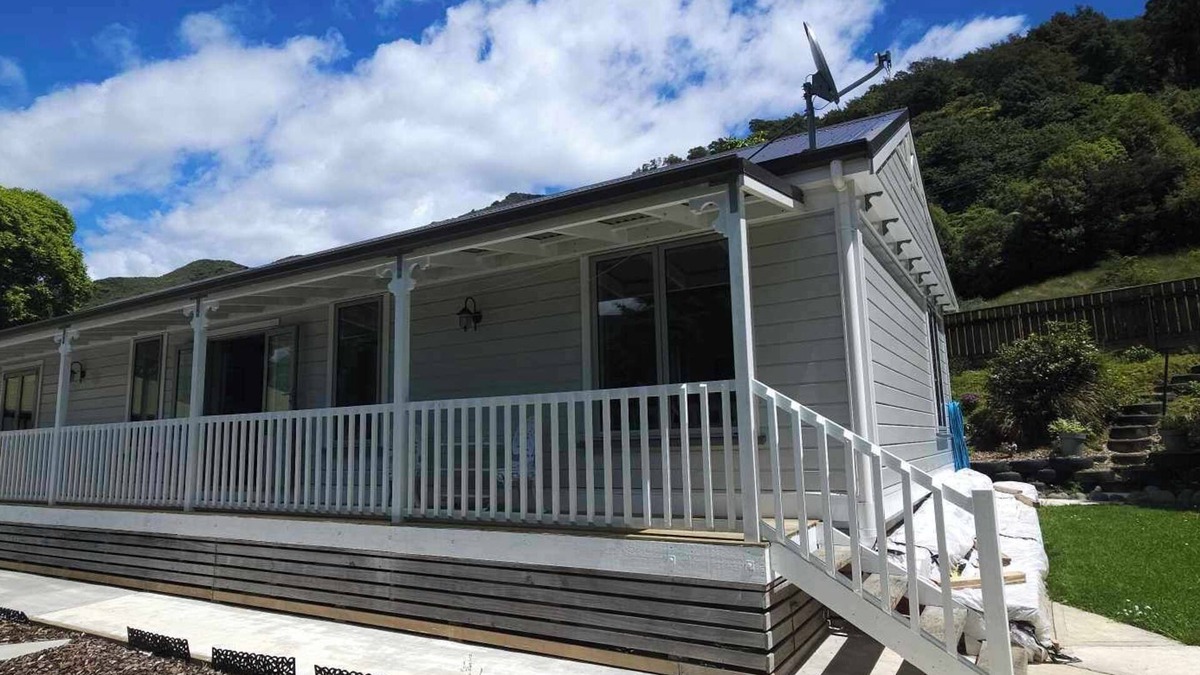 Havelock Cottage | Three D's Cottage! Marlborough Sounds! Short walk to local shops & amenities!