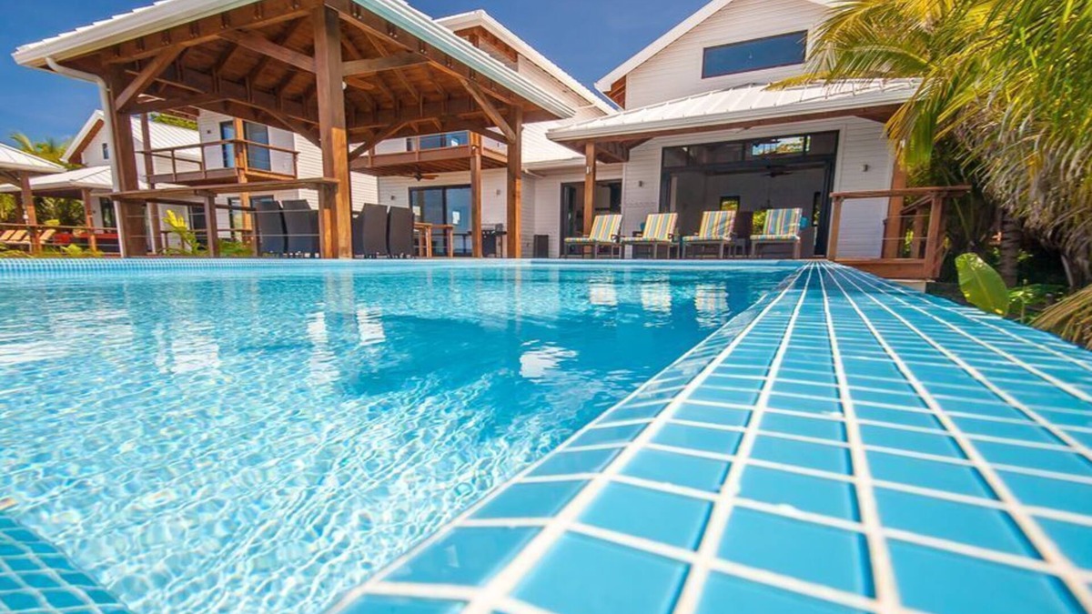 Antoneys Cay Villa | Three Ensuite King Bedrooms/Private Infinity Pool/Spacious Deck/Sunset Views