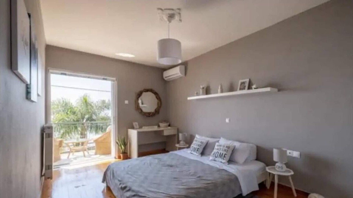 Nea Kios House | Three floor beach house with huge beautiful garden!