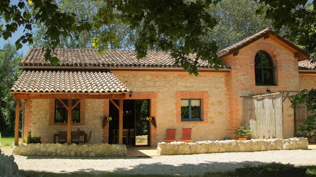 Vigueron Cottage | Three gîtes set in a large estate, around a swimming pool heated to 27°.