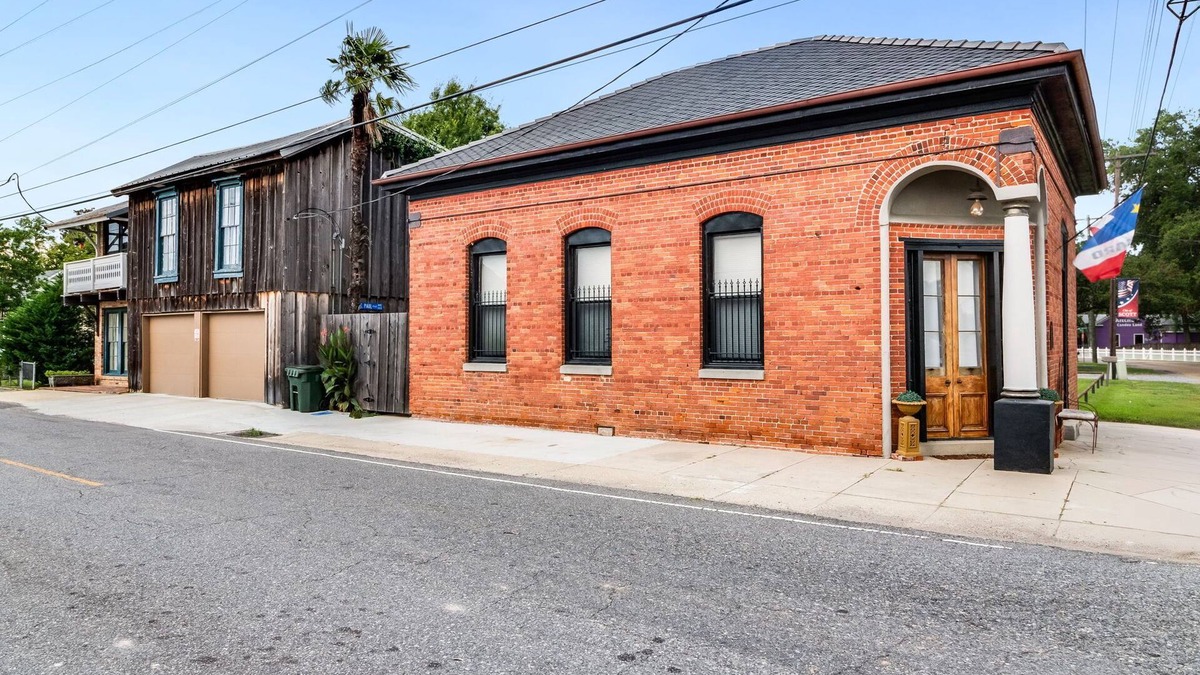 Scott House | THREE Historic Units in Scott, Sleep 12, Near I-10